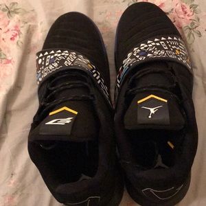 Jordan men’s size 8.5 b-ball shoe.